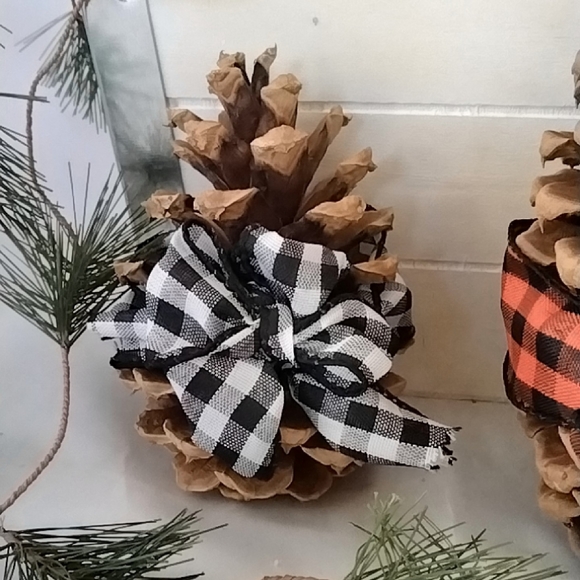 Giant Pinecones Rustic Buffalo Check Farmhouse Decor - Picture 3 of 6
